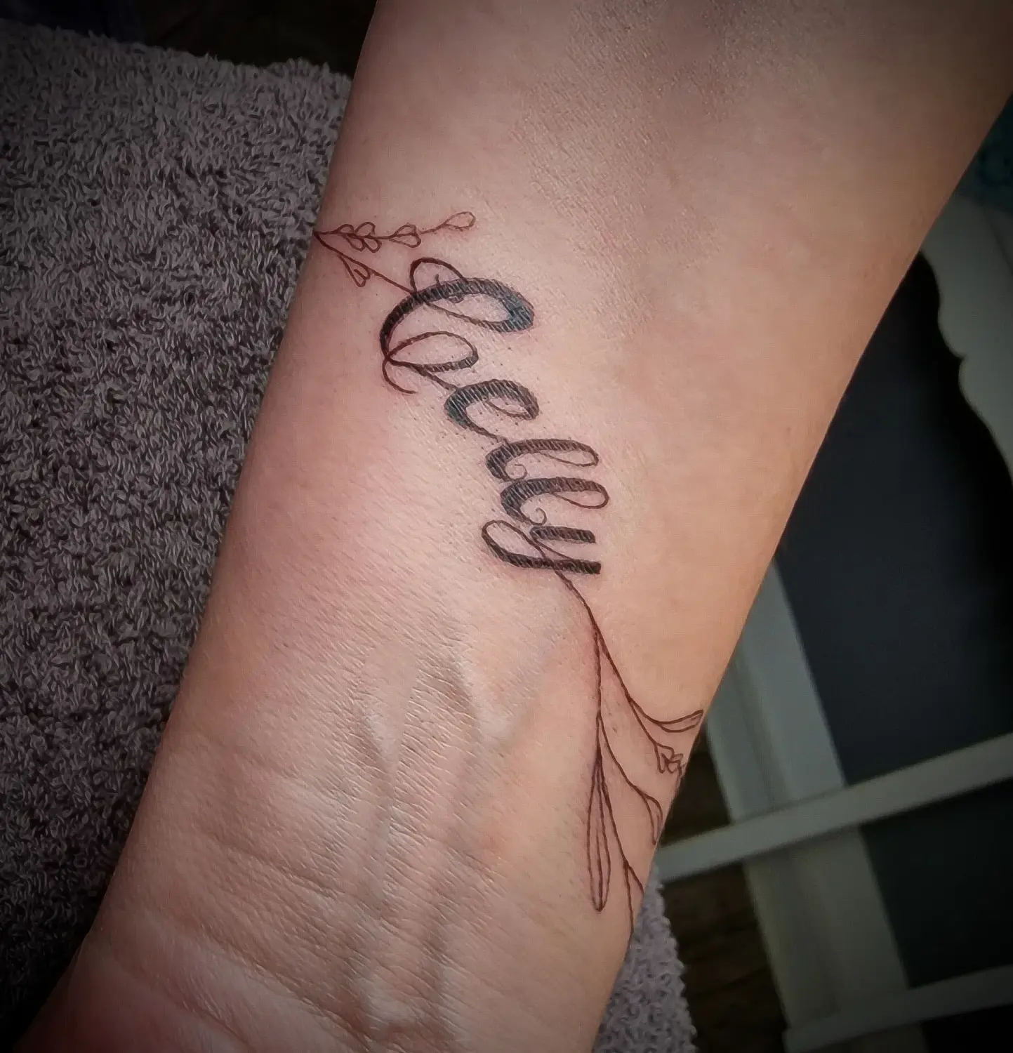 Fineline Tattoos von Jessica Baumann 